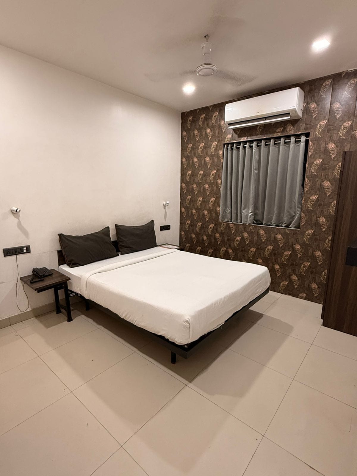 华丽双人房或双床房, 城市景观 | 笔记本电脑工作区、熨斗/熨板、免费 WiFi