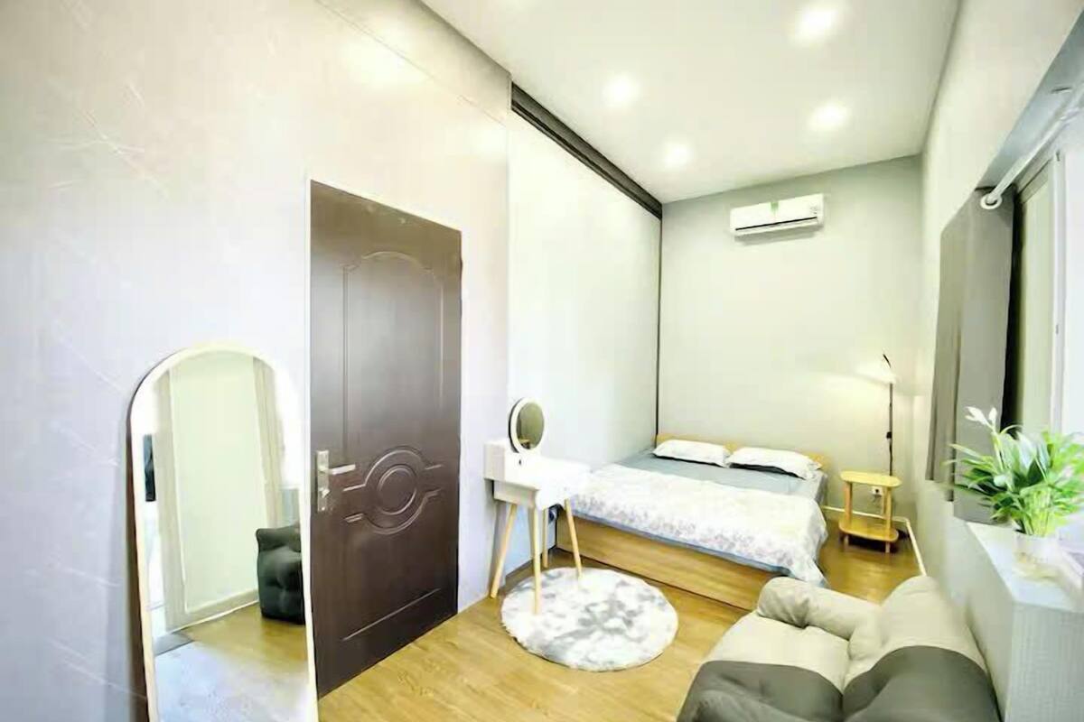 Grand Suite, 1 Bedroom, Club Lounge Access, City View | Egyptian cotton sheets, premium bedding, down comforters