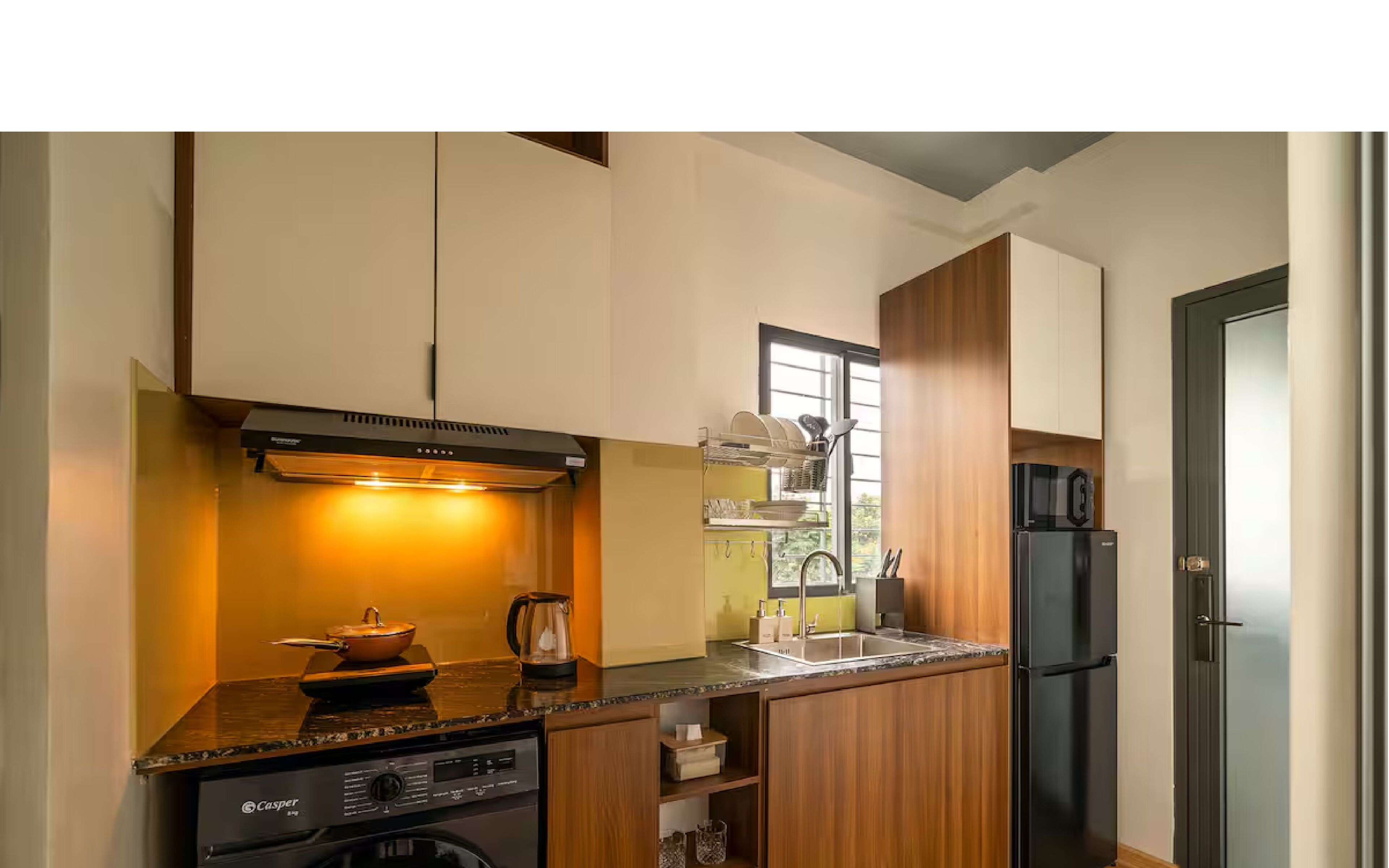Grand Suite, 1 Bedroom, Club lounge access, City View | Private kitchen | Full-sized fridge, microwave, oven, stovetop