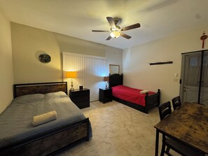 Room - Serene 2-bedroom 1-bathroom and 1-full kitchen in a quiet and peaceful house. (Tracy)