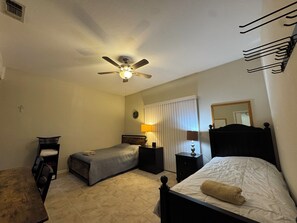 Room - Serene 2-bedroom 1-bathroom and 1-full kitchen in a quiet and peaceful house. (Tracy)