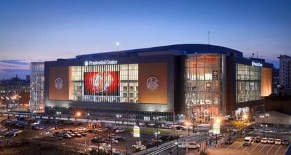 Unique modern 3-bedroom apt 8 mins to Newark Airport! 20 minutes to Manhattan