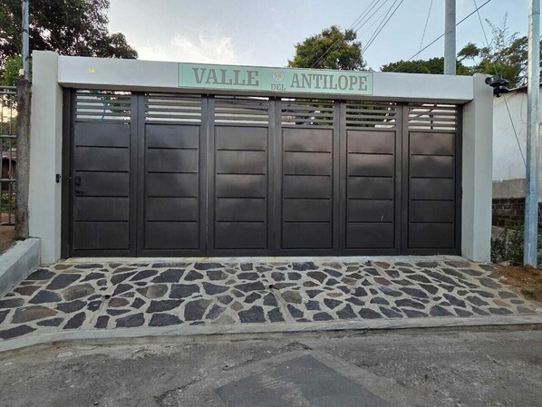 تفاصيل الفندق من الخارج