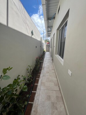 المنطقة المحيطة بالمنشأة