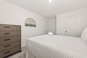 Tabla de planchar con plancha, wifi y ropa de cama 