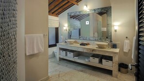 Hair dryer, towels, soap, shampoo - Avalon II by Elite Havens (Canggu)