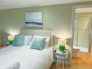 Free WiFi - Reverse-level retreat in St Mawes, perfect for family or friends. (St Mawes, near Falmouth)