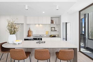 Microondas, horno, parrilla de estufa y lavavajillas 