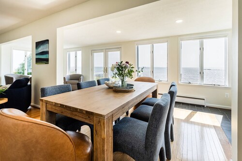 Bayfront Escape in Edgewater with Deck, Balcony, and Walk to Beach