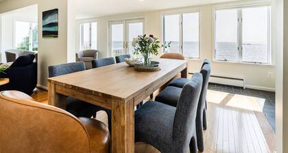 Bayfront Escape in Edgewater with Deck, Balcony, and Walk to Beach