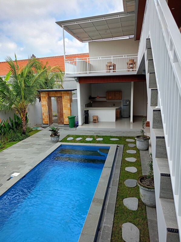 2 piscines extérieures