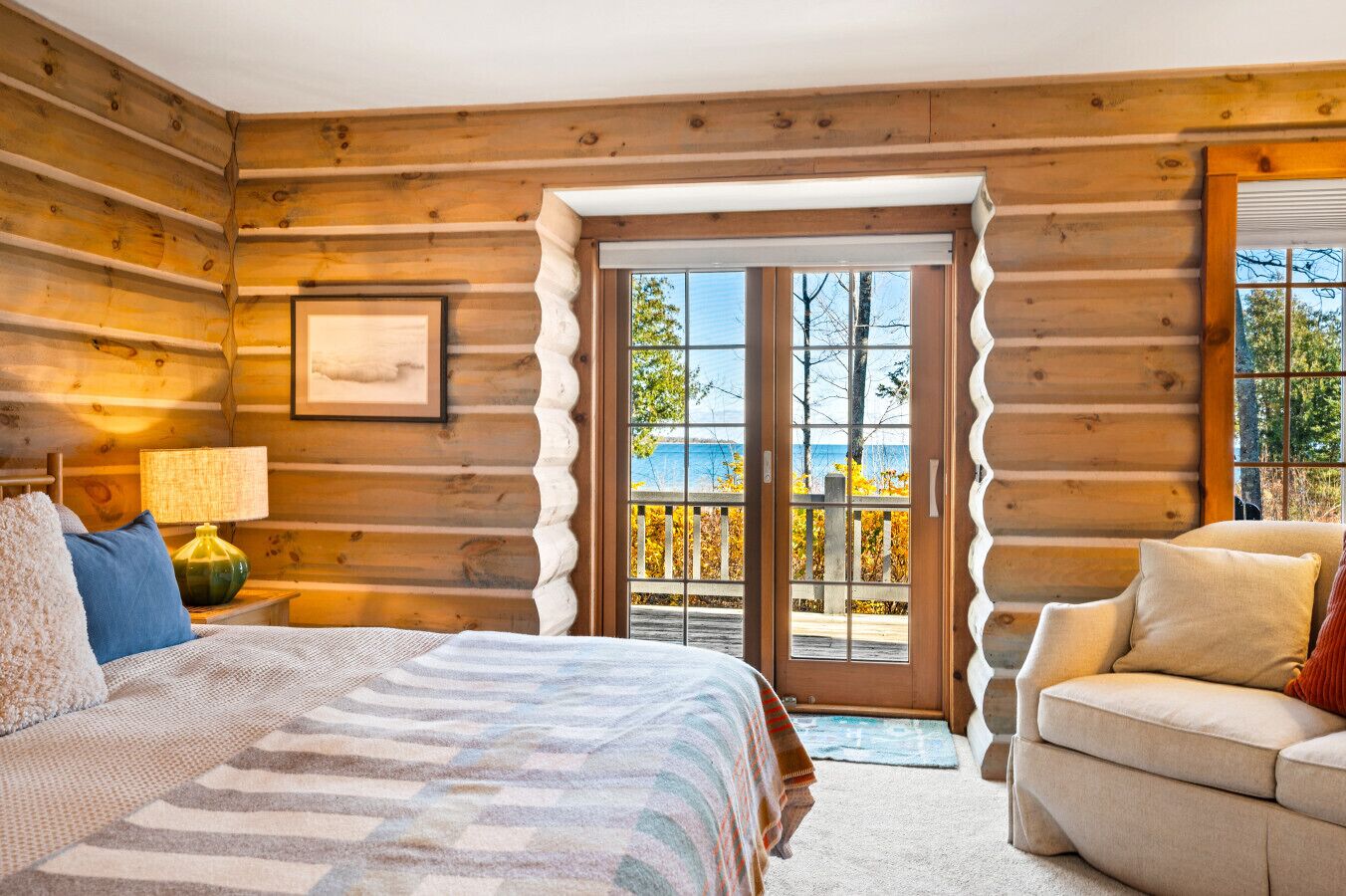 Desk, iron/ironing board, travel cot, WiFi