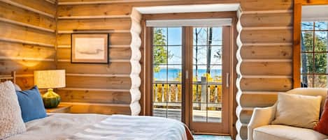 Desk, iron/ironing board, travel cot, WiFi