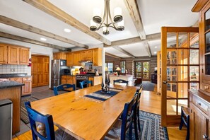 Dining - Waterfront Log Home Near Sister Bay- Game Room, Kayaks & Sunrises (Sister Bay)