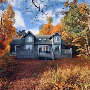 Exterior - Waterfront Log Home Near Sister Bay- Game Room, Kayaks & Sunrises (Sister Bay)