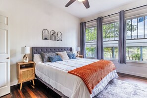 3 bedrooms, desk, iron/ironing board, free WiFi - 3BD/2BA Dedicated Workspace, King Bed, Pets Welcome (Greenville)