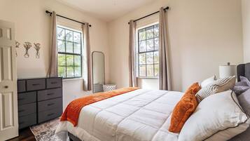 Iron/ironing board, free WiFi, bed sheets