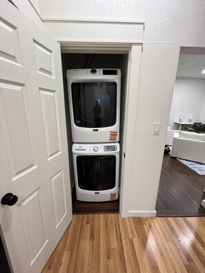 Interior - 3BD/2BA Dedicated Workspace, King Bed, Pets Welcome (Greenville)