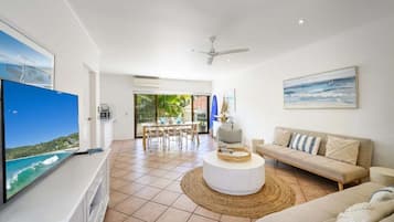 Télévision, table de tennis de table