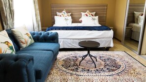 Suite ejecutiva, vistas al jardín | Internet por cable gratuito