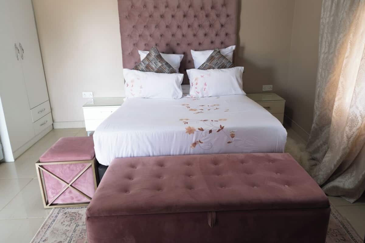 Deluxe Single Room, Garden View | Free wired Internet