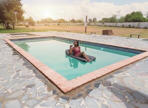 2 outdoor pools - kebo events &self catering apartments (Malotwana)