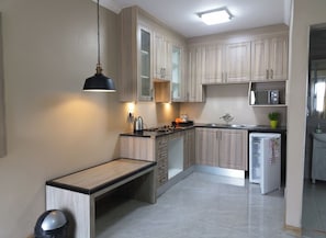 Family Room | In-room dining - kebo events &self catering apartments (Malotwana)