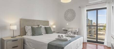 BĂŒgeleisen/BĂŒgelbrett, Internetzugang, BettwĂ€sche