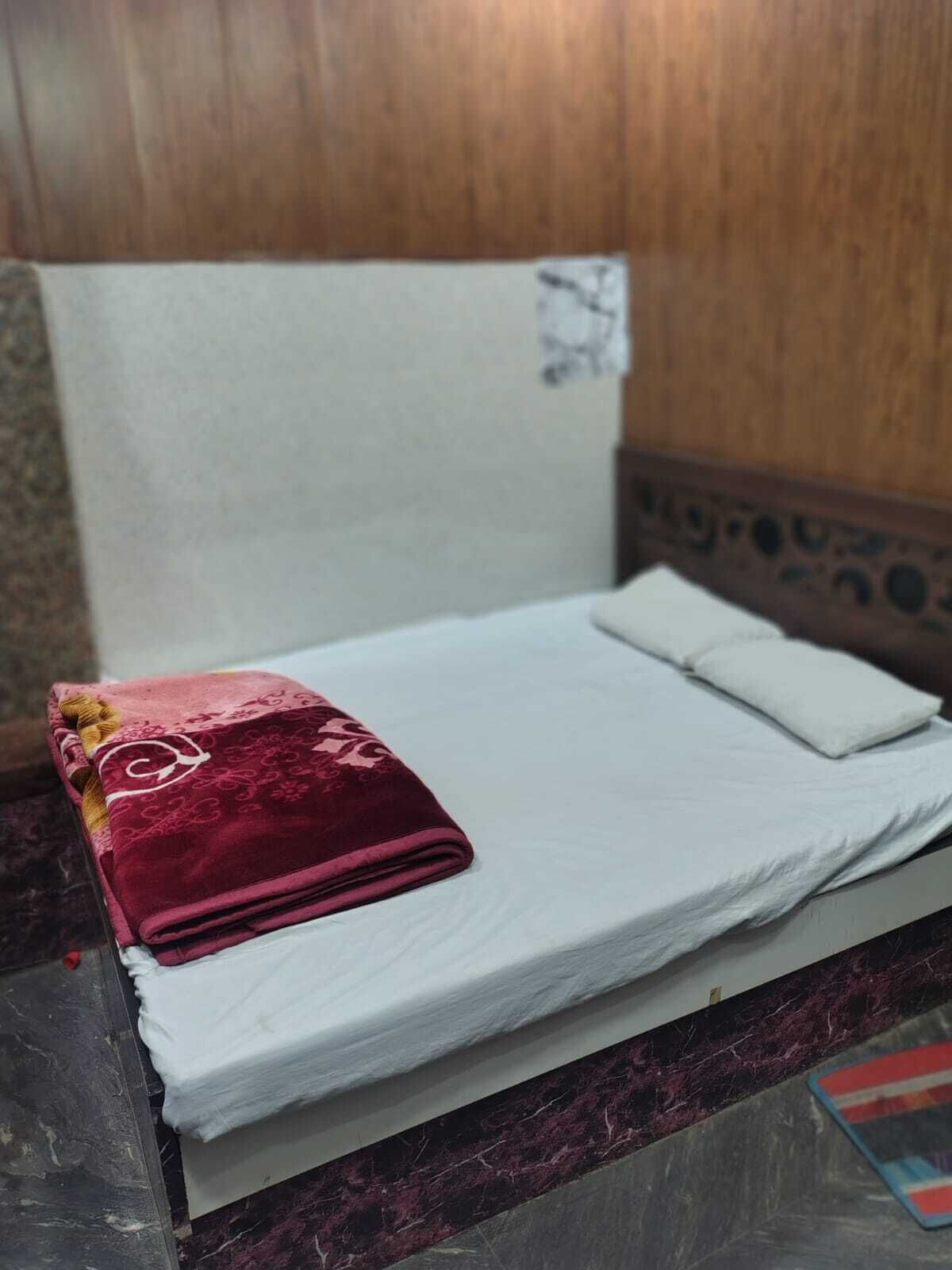 Rollaway beds, free WiFi, bed sheets