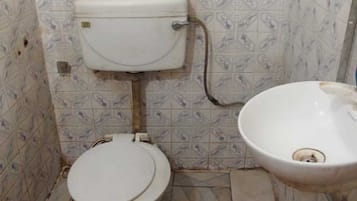 Shower, towels, soap, shampoo