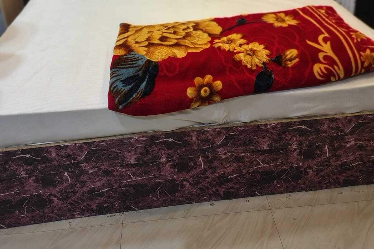 Rollaway beds, free WiFi, bed sheets