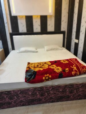 Rollaway beds, free WiFi, bed sheets