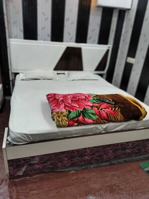 Rollaway beds, free WiFi, bed sheets