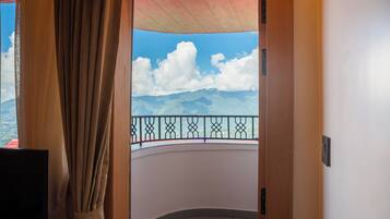 Deluxe Room | Balcony