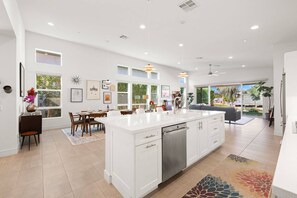 Interior - Spacious Indian Wells Oasis w/ Pool Views, Firepit Patio, Mtn Views & Open Living Design (Indian Wells)