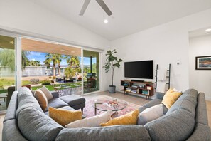 Smart TV - Spacious Indian Wells Oasis w/ Pool Views, Firepit Patio, Mtn Views & Open Living Design (Indian Wells)