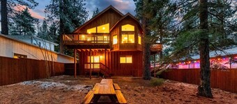 Tahoe Trailside Lodge: Beautiful 5Br, 100' From World Class Hiking/Snowshoeing, Hot Tub, Games