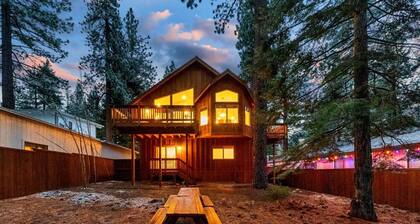 Tahoe Trailside Lodge: Beautiful 5Br, 100' From World Class Hiking/Snowshoeing, Hot Tub, Games