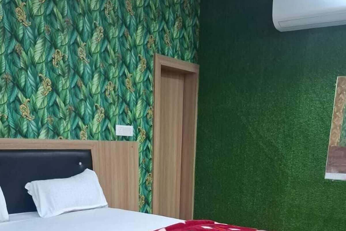 Basic Double Room, Mountain View | Free WiFi