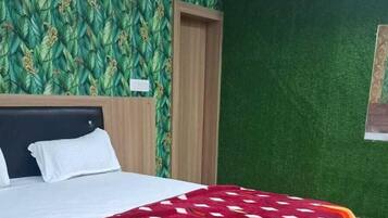 Basic Double Room, Mountain View | Free WiFi