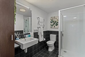 Hair dryer, towels - Stunning Panoramic Cityscape Abode near CBD (Auckland CBD)