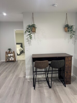 Iron/ironing board, WiFi, bed sheets - Golden Retreat | Private & Modern 2BR Suite NW Calgary (Calgary)