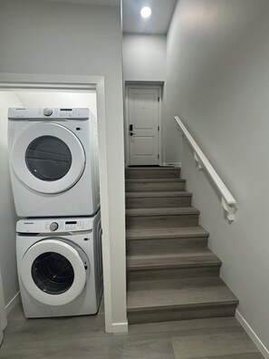 Interior - Golden Retreat | Private & Modern 2BR Suite NW Calgary (Calgary)