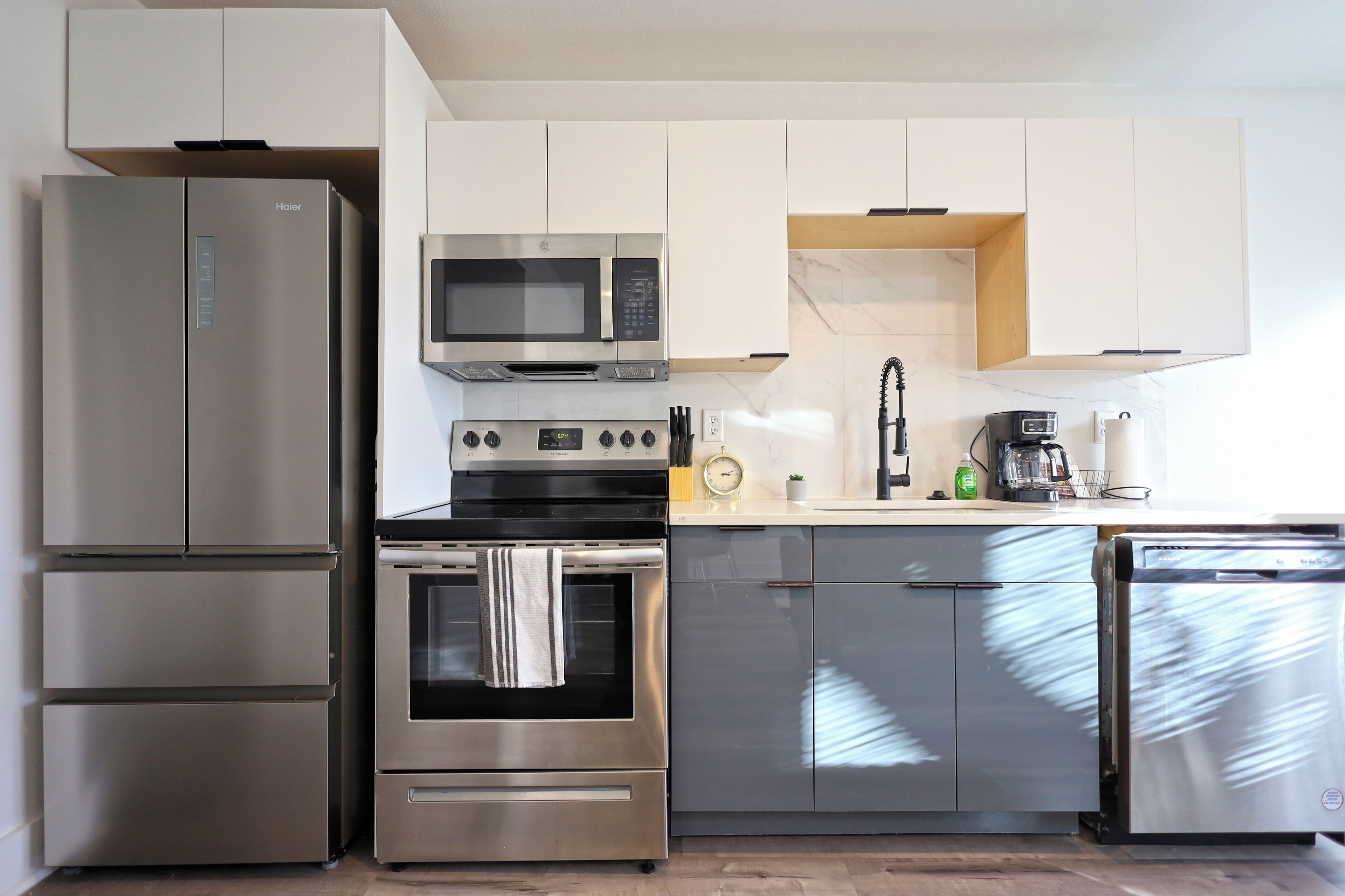 Microones, forn, placa de cuina i rentaplats 