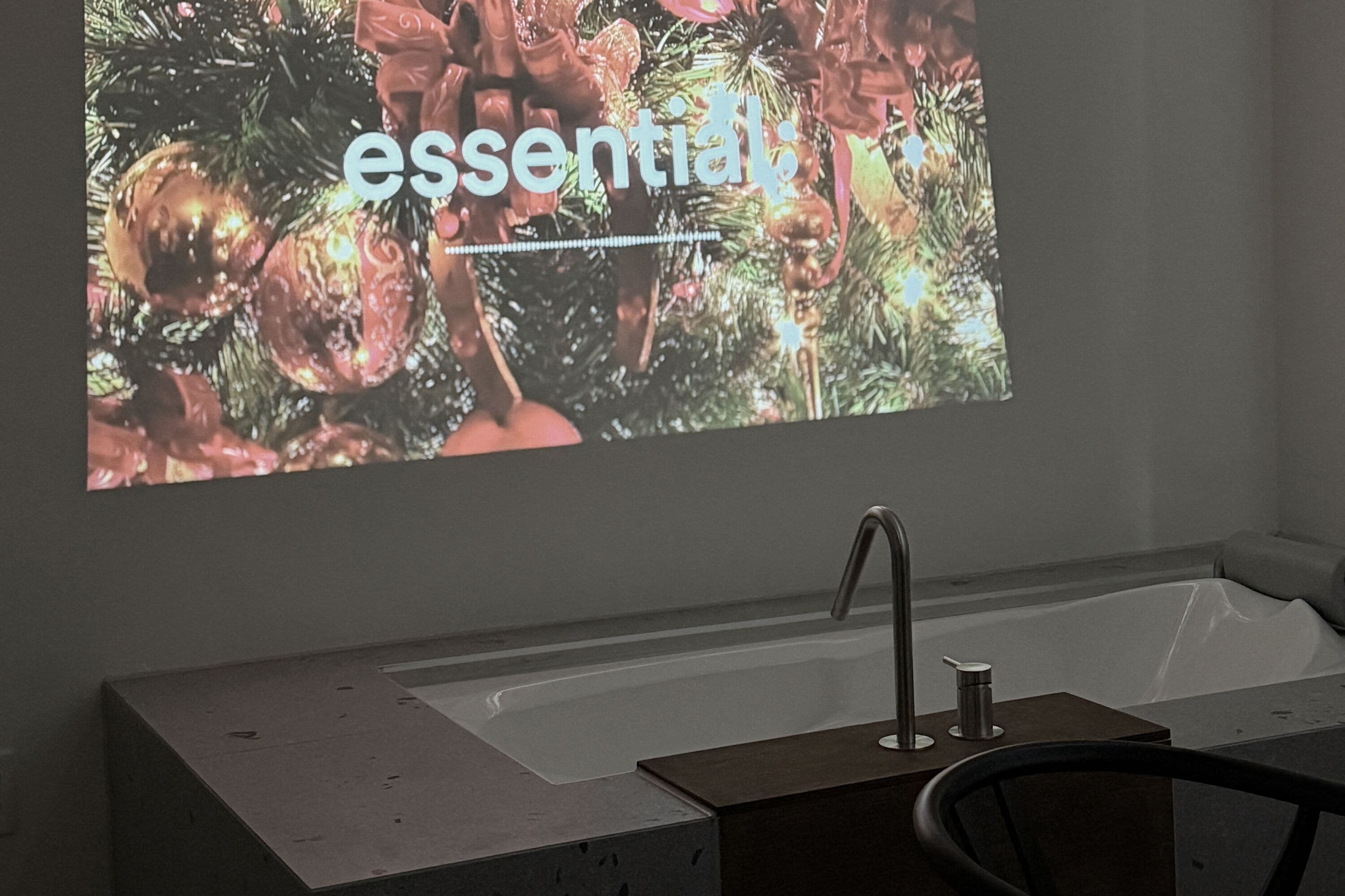 Espacio para trabajar con laptop y wifi gratis 