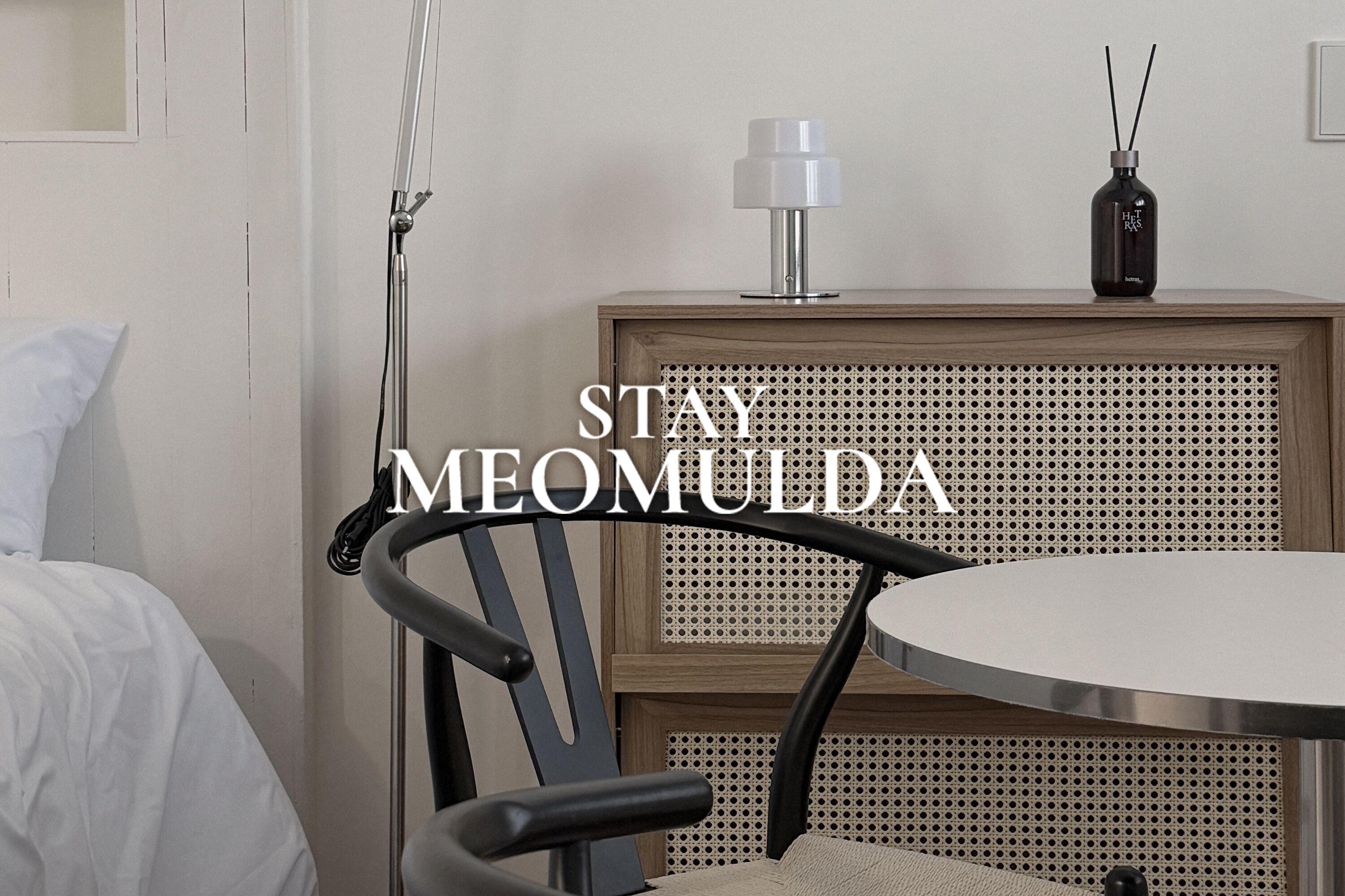 Een laptopwerkplek, gratis wifi