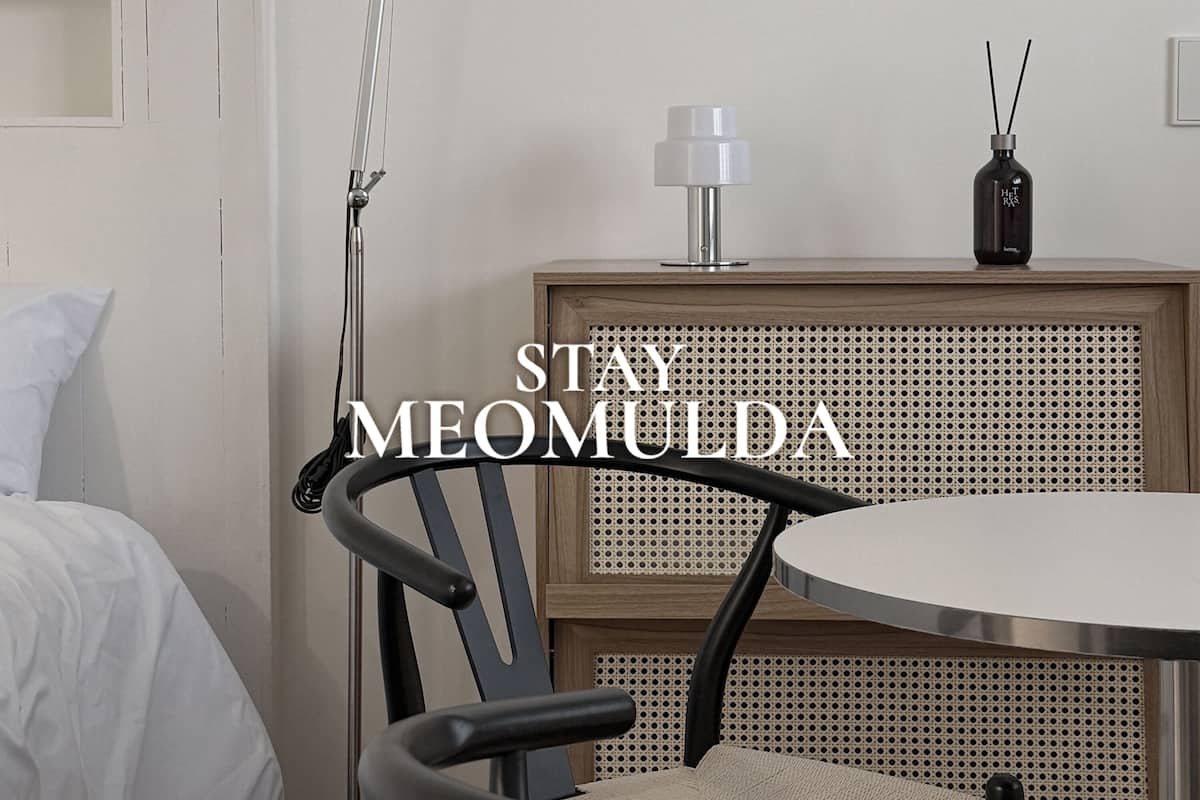 Laptop workspace, free WiFi