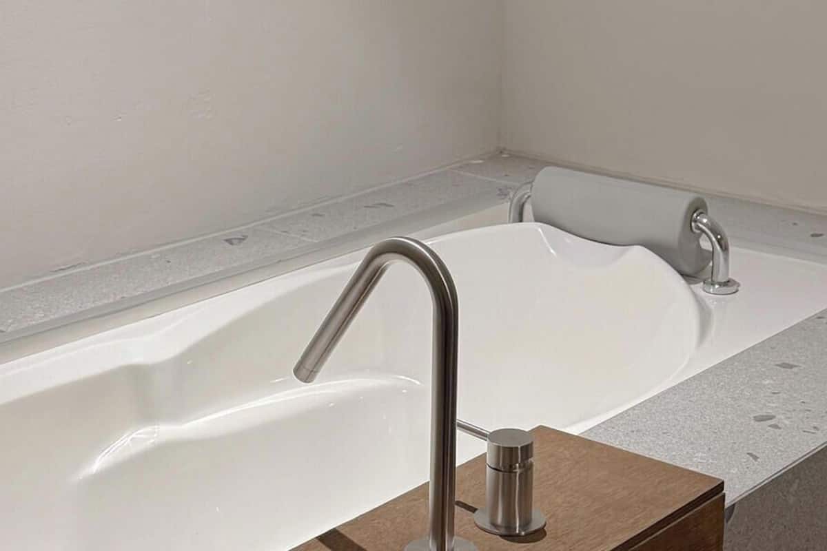 Laptop workspace, free WiFi