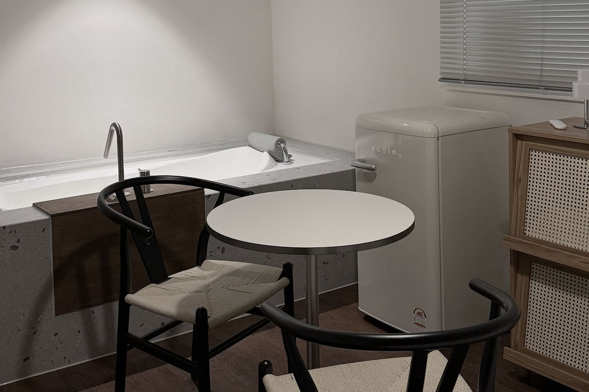 Kamar Double Mewah | Ruang kerja ramah laptop dan Wi-Fi gratis