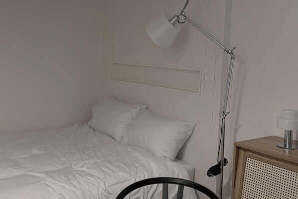 Romantisches Doppelzimmer | Laptopgeeigneter Arbeitsplatz, kostenloses WLAN